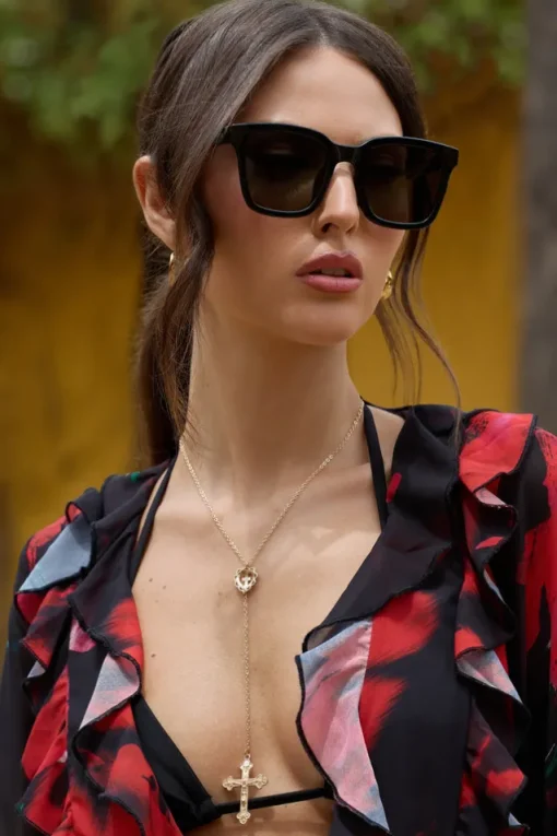 Fyn | Otra Black Oversized Classic Square Sunglasses