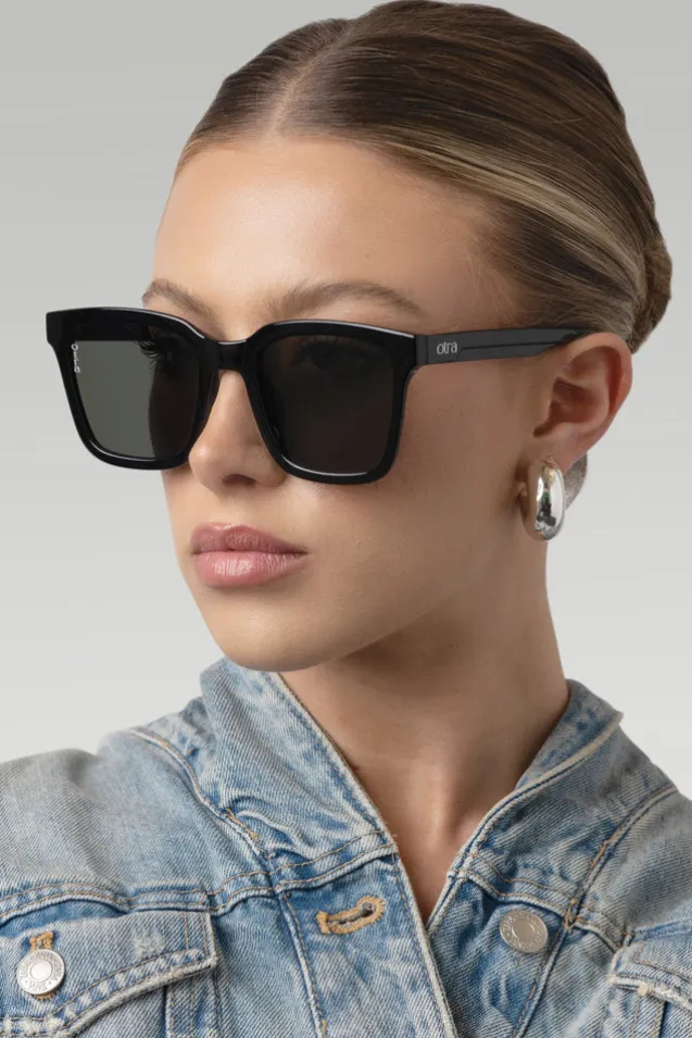 Fyn | Otra Black Oversized Classic Square Sunglasses